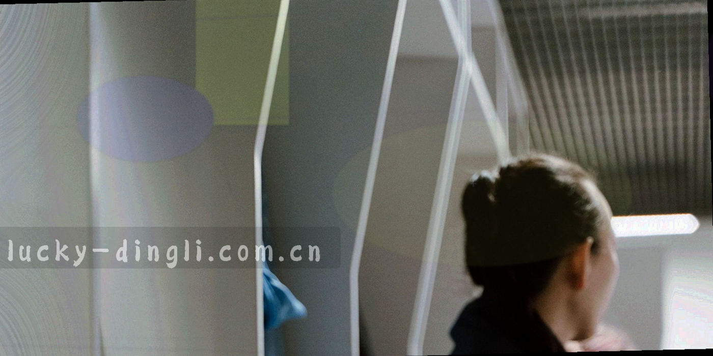 左右分栏的结算时点对比抽象信息图，深墨绿与暖白分区